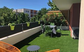 Tres Joli T2 46 M2, Terrasse 32 M2, Proche Remparts Avignon